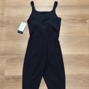 Nike Women's Zenvy Dri-FIT Short Bodysuit Black Size Medium Tall FN3031-010 New